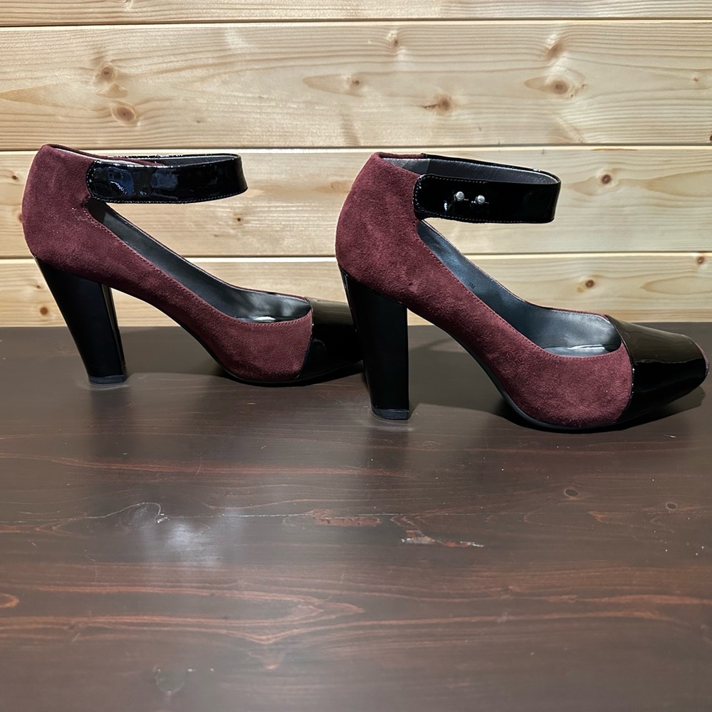 Brand NWOT Kenneth Cole pumps in burgundy suede and black patent leather size 6